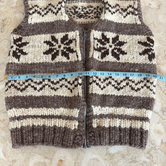 Authentic 100% Wool Cowichan Sweater Zippered Vest - Picture 11 of 12
